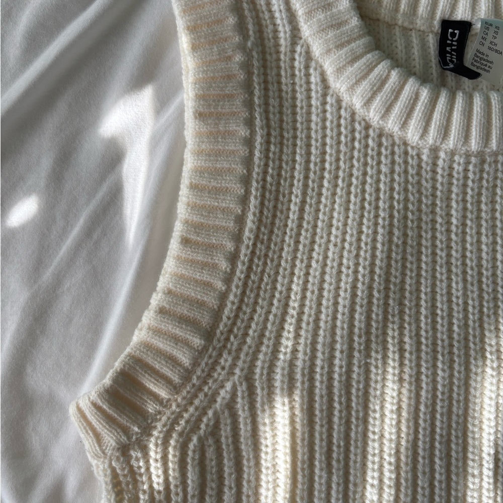 H&M Cream-colored Sleeveless Sweater Vest - Picture 6 of 10